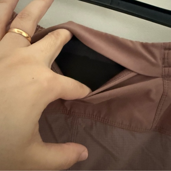 Vuori Men’s Course Run Shorts in Terracotta Dusty Red Drawstring - Picture 9 of 14